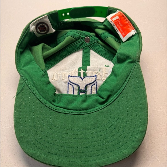 Vintage Hartford Whalers Hat 1990’s these hats are valued at 135$, asking 100$ - Picture 3 of 3